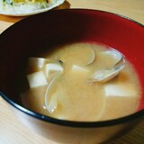 豆腐とあさりのみそ汁